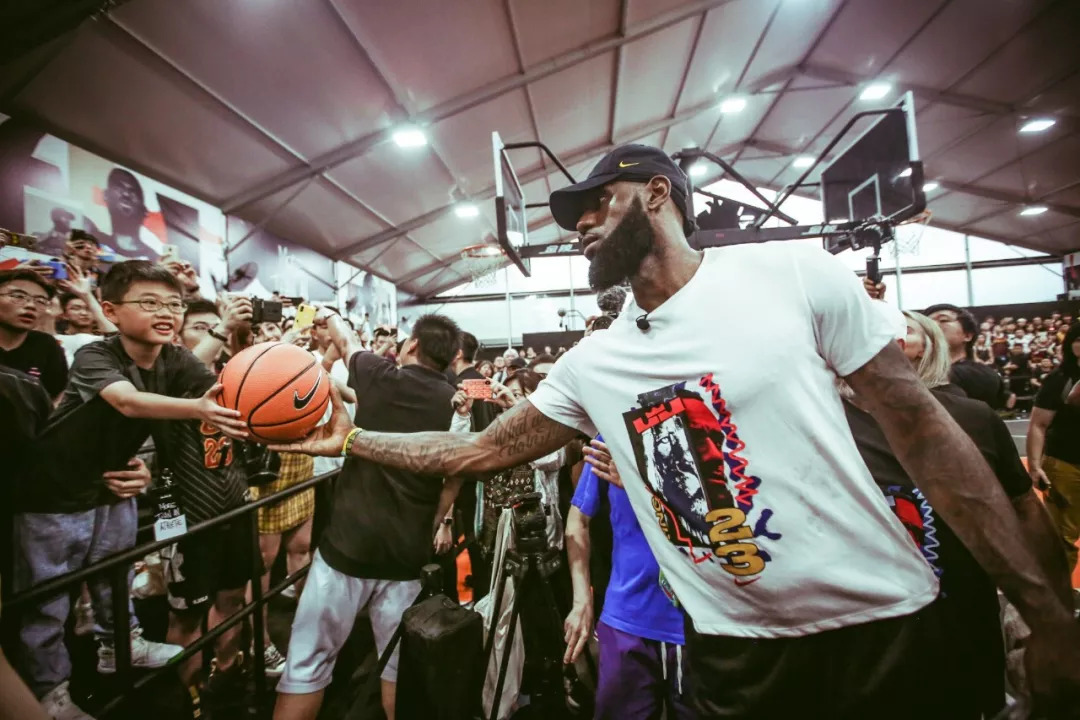 状态出色！哈登半场17分5助，伦纳德轰下18分（状态拉满！哈登半场17分5助攻，伦纳德砍下18分）