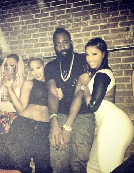 获评10分！陈威全场完成12次扑救，力保海港客场龙门不失（满分10分！陈威12次神扑助海港客场零封对手）