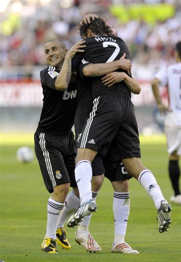 足球中超本轮进球大爆发，单轮轰入32球（中超本轮火力全开，单轮狂轰32球）