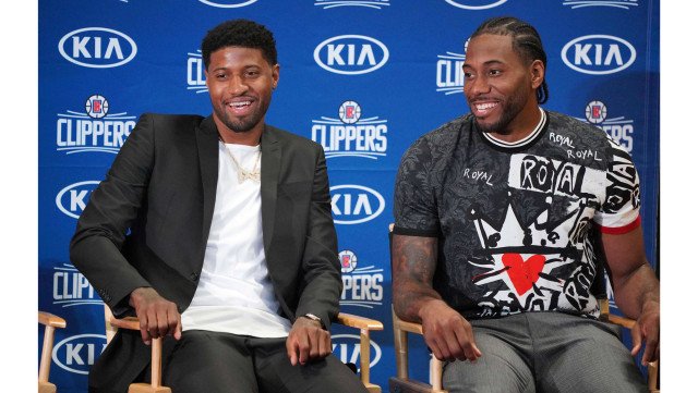 山东男篮上半场强势领先（山东男篮半场占据明显优势）