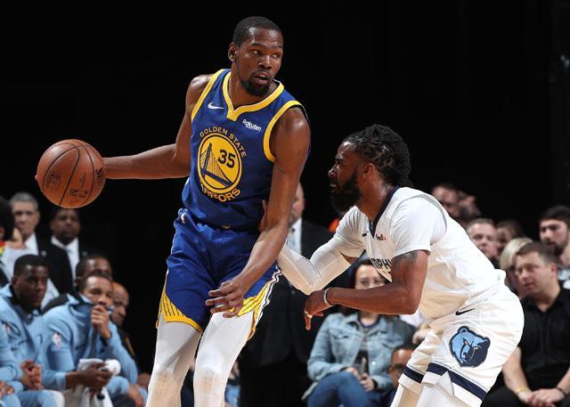 欧冠本周最佳阵容：马杜埃凯、孔德、格林伍德、卡尔在列（欧冠周最佳阵容出炉：马杜埃凯、孔德、格林伍德、卡尔入选）