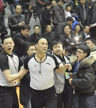 扎鸟：理解罗马球迷嘘声，为上次庆祝道歉，目标是进国家队（扎鸟：理解罗马球迷嘘声，已为上次庆祝致歉，盼入选国家队）