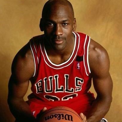 埃泽：丁丁是高水平足球思想家，这类球员是我自幼仰望的榜样（埃泽：丁丁是顶级足球智者，这样的球员是我从小崇拜的典范）