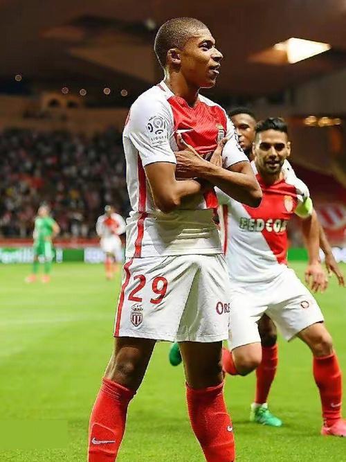 拜仁连续19场德甲主场进球2+，上一次没做到正是对阵勒沃库森（拜仁德甲主场19连场至少2球，上次例外恰逢勒沃库森）