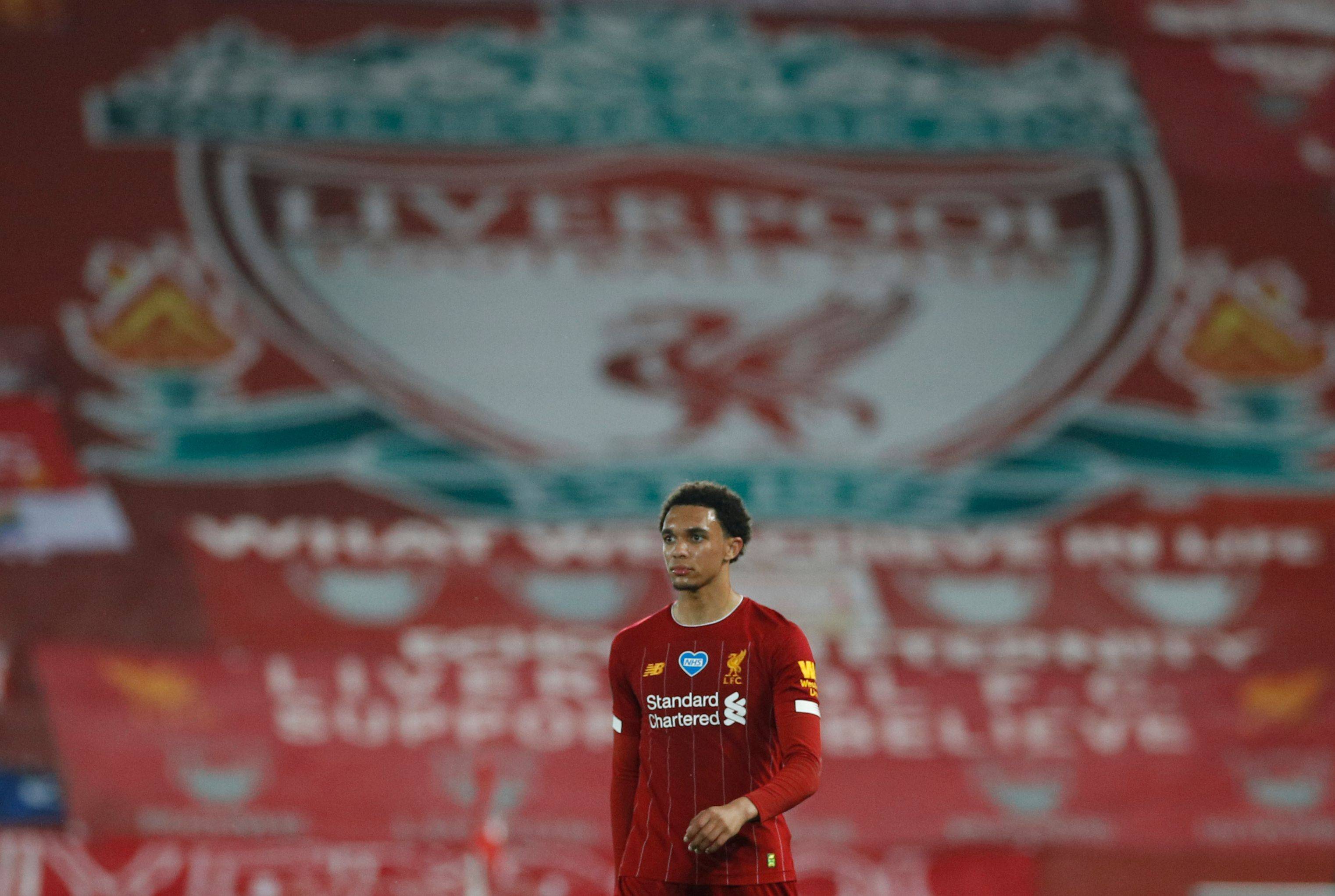 英超将迎第42次首尾对决，此前榜首球队30胜7平4负（英超第42次榜首对阵垫底将上演：领头羊过往战绩30胜7平4负）