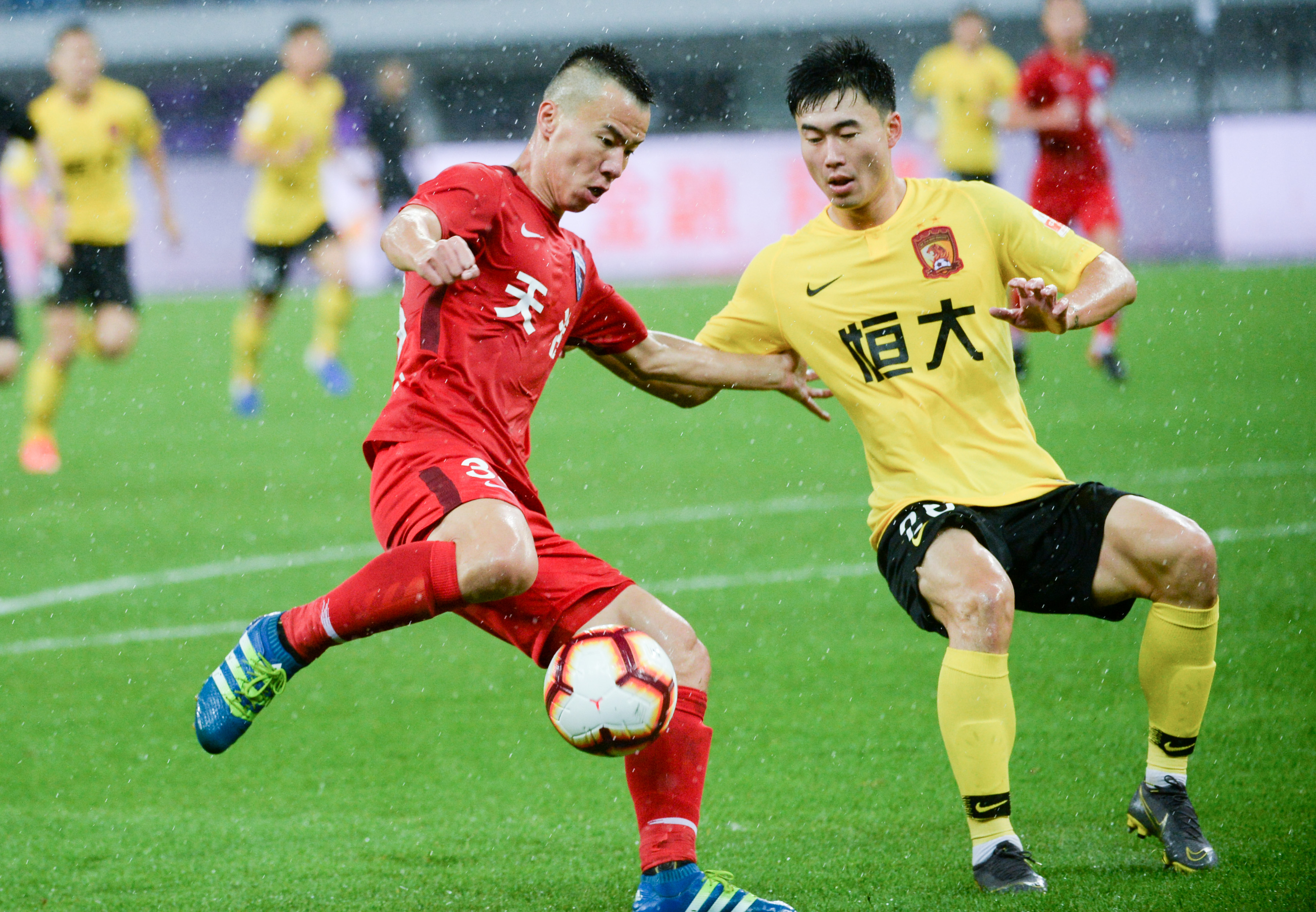 阮奇龙庆祝冲超：美好的一个赛季，一起期待2026新的挑战（阮奇龙喜迎冲超：致敬这个美好赛季，2026再迎新挑战）