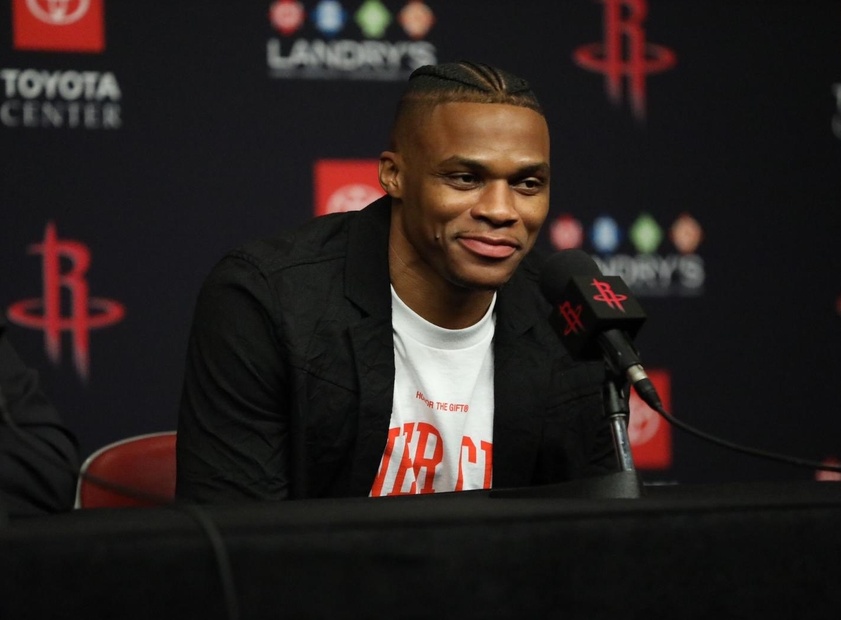 来支持谁的？贝克汉姆现身迈凯伦车队P房（贝克汉姆亮相迈凯伦车队P房，他在支持谁？）