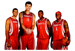 公牛半场三分13中3，吉迪10+5+5咬住比分（公牛半场外线手冷13投3中，吉迪10分5板5助紧咬比分）