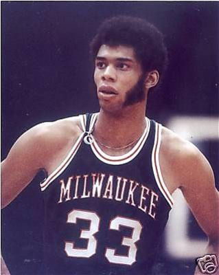 若日尼奥单场完成129次传球，为本赛季巴甲单场第二高纪录（若日尼奥一战送出129次传球，位列本赛季巴甲单场第二）