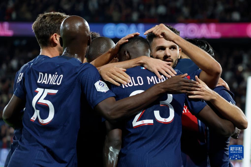 埃斯特旺：安帅在很多方面都帮了我，比赛后还给了我一个拥抱（埃斯特旺：安帅对我帮助良多，赛后还给了我一个拥抱）