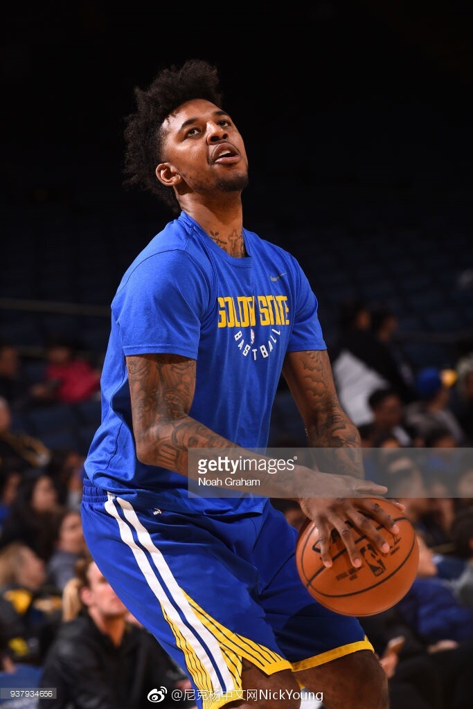 翻修球场，“连滚带爬”为的是“从从容容”（球场翻新，眼下忙乱只为将来从容）