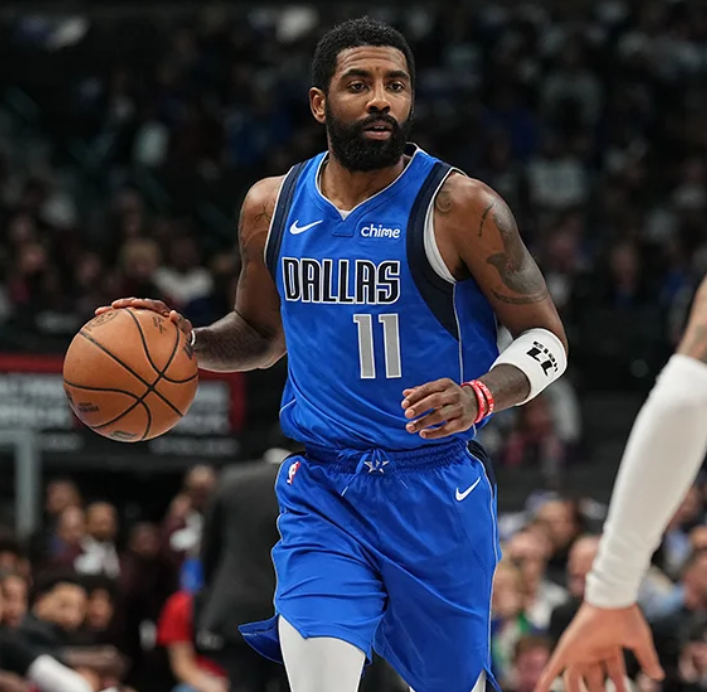 佳夫：作为后卫单场比赛进俩球不常见；沃尔特马德是顶级前锋（佳夫：后卫单场梅开二度实属罕见，沃尔特马德堪称顶级前锋）