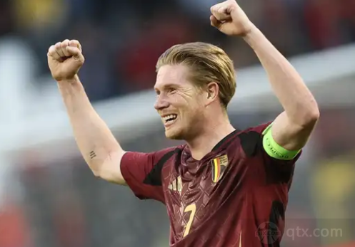 火药味十足，费内巴切与加拉塔萨雷在德比战赛前热身爆发冲突（德比未开先火：费内巴切与加拉塔萨雷赛前热身爆发冲突）