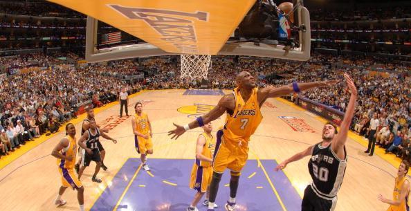 自2022年3月以来，罗马首次取得欧战客场两连胜（罗马2022年3月后首次实现欧战客场两连胜）