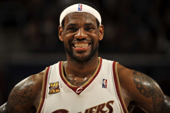 C罗被罚下后，爱尔兰一酒吧盛况：球迷鼓掌庆祝+击掌拥抱（C罗染红后，爱尔兰酒吧沸腾：球迷鼓掌欢呼、击掌相拥）